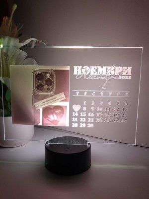 Плакет "Календар" от прозрачно стъкло с дата, месец, година с LED поставка