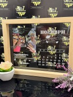 Музикална корица с календар и дълбока рамка