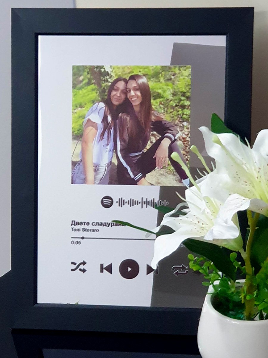 Музикална корица от огледален акрил и рамка