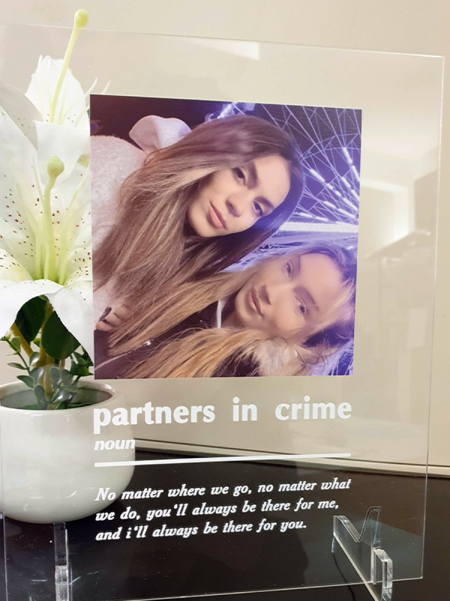Плакет с пожелание  "Partners in crime"