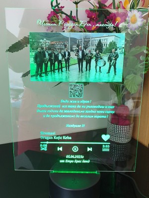 Музикална корица  с QR код , живи снимки, пожелание и LED поставка
