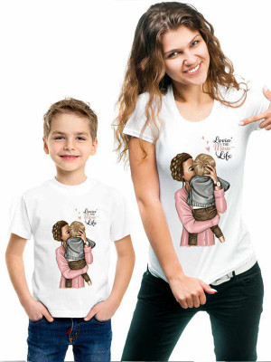 Комплект тениски за мама и дете "Lovin' the mom life" Комплект тениски за мама и дете "Lovin' the mom life"